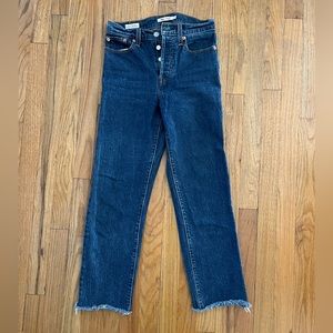 Levi dark wash ‘Wedgie Straight’ jeans!